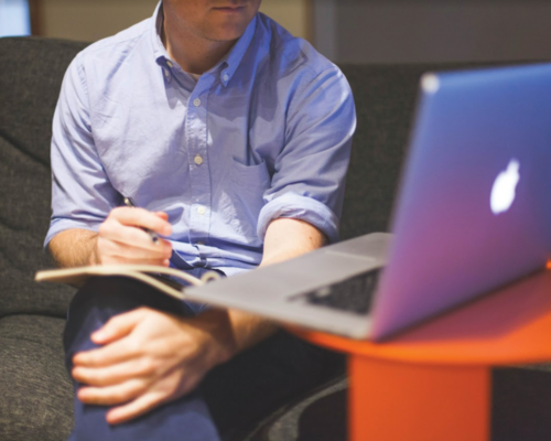 En pleine crise, le groupe de RH Batka a créé une plateforme web pour rapprocher entreprises et demandeurs d'emploi d’une même ville, Lokal Job.