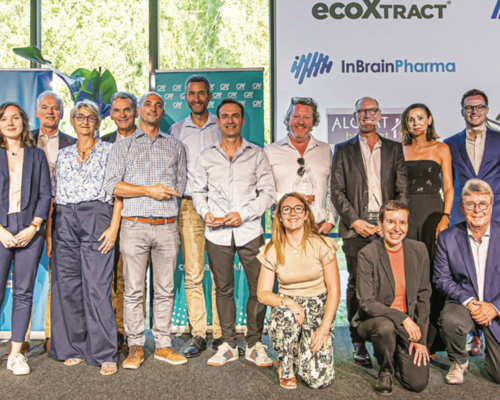 La photo de famille à l’issue de la soirée réunissant les lauréats ainsi que les finalistes.