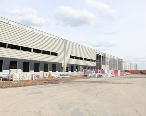 L’entrepôt est composé de 6 cellules de 12 000 m2 chacune.